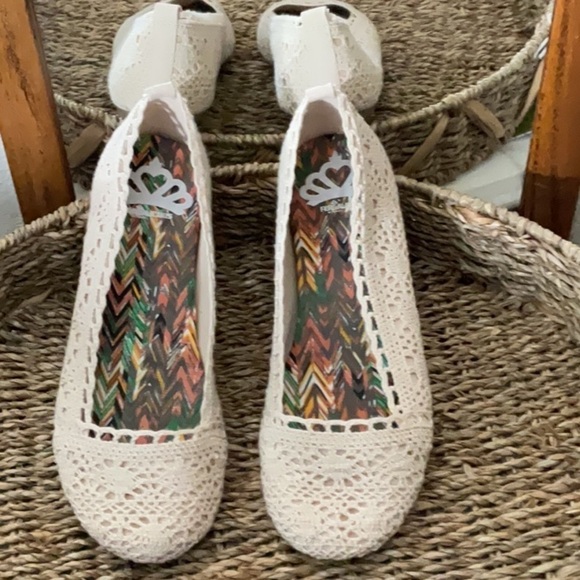 Fergalicious cream colored lacey flats are a perfect summer or springtime shoe - Picture 6 of 6